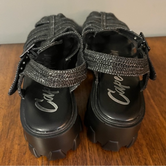 Cape Robbin woven sandals. Women’s size 9. Like new! - Picture 4 of 11